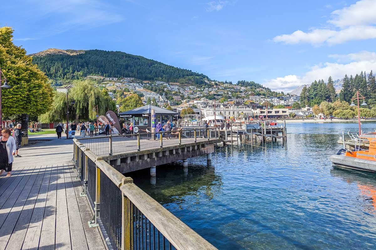 Cheap flights to Queenstown from UK